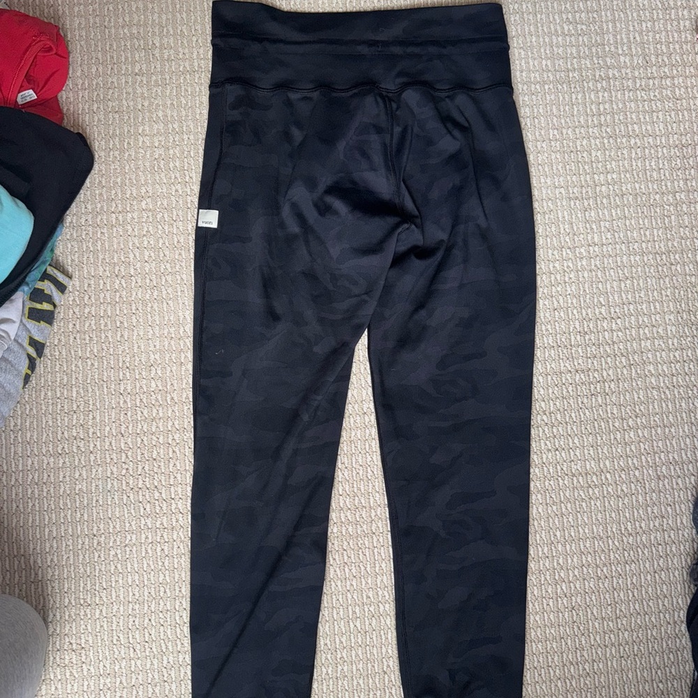 Vuori Joggers - Picture 2 of 2